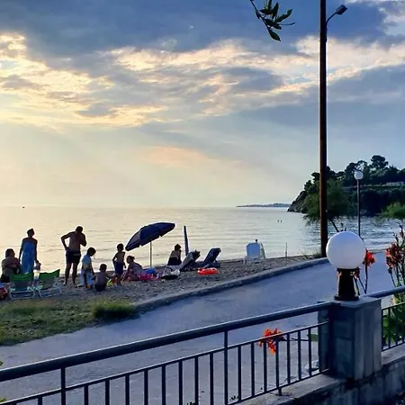 ベッド・アンド・ブレックファスト Jnp ネオス・マルマラス