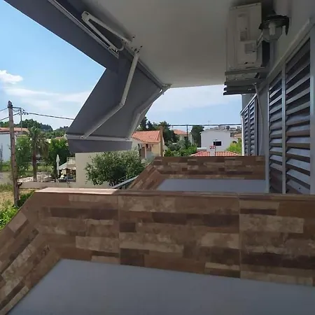 ベッド・アンド・ブレックファスト Jnp ネオス・マルマラス