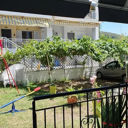 ベッド・アンド・ブレックファスト Jnp ネオス・マルマラス