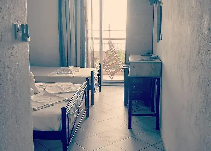 Jnp * Néos Marmarás